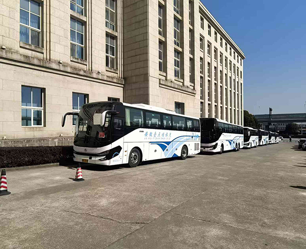 大巴车