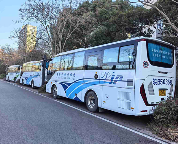 大巴车