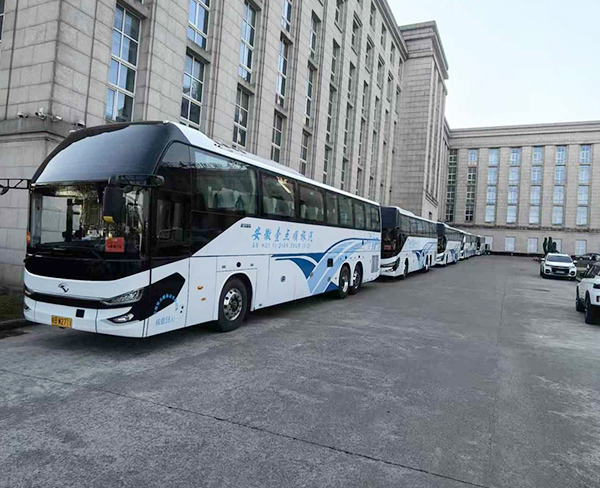 大巴车