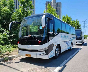 大巴车